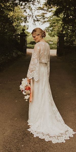 lace sleeve wedding dress