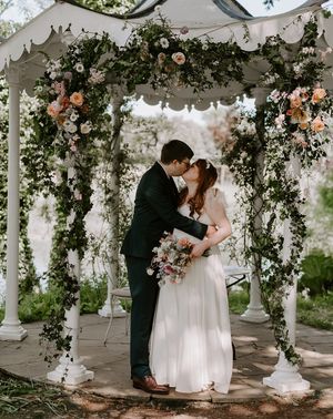 ethereal Preston Court wedding venue with neutral wedding flowers