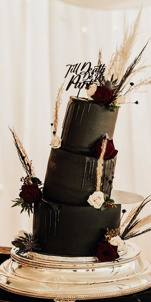 Black wedding cake for modern Gothic wedding
