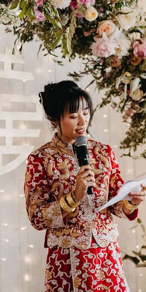 Bride in Chinese wedding attire reading out modern wedding reading