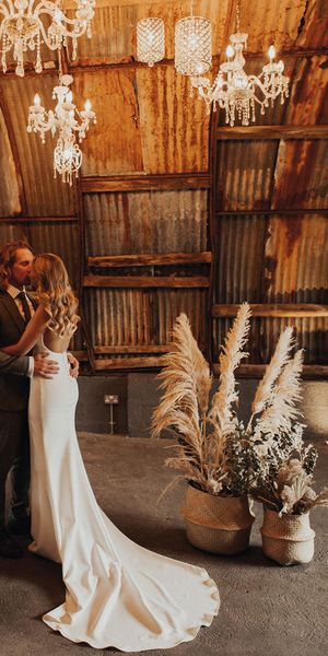 anran devon wedding with chandeliers