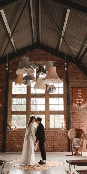 The Giraffe Shed wedding with retro 70s theme and DIY decor