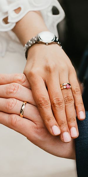 colourful-pink-diamond-engagement-ring-Peach-Portman-Photography