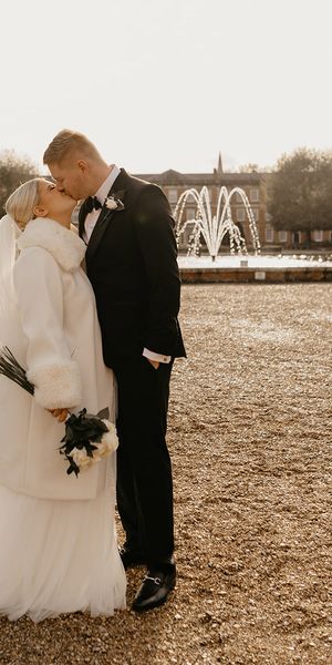 winter-registry-office-wedding-in-winchester