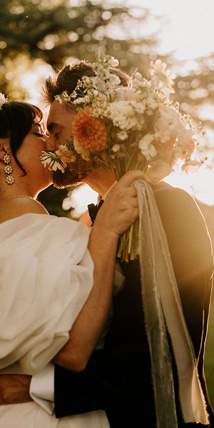 francesca-adam-aswarby-rectory-wedding-with-pastel-bouquet