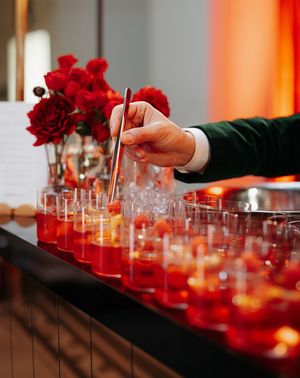 wedding cocktail hour ideas with cocktails on bar