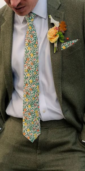Groom wearing green floral patterned wedding tie 