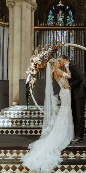 Siân & Tom's Timeless Gothic Vibe Wedding at The Landmark