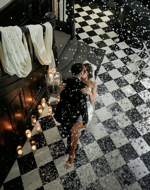 bride and groom confetti aerial shot kiss in vegas inspired editorial shoot