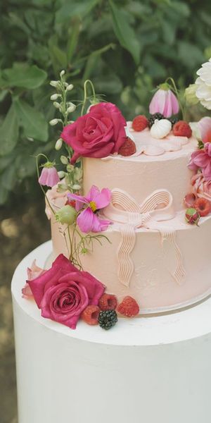spring wedding cakes ideas and inspiration