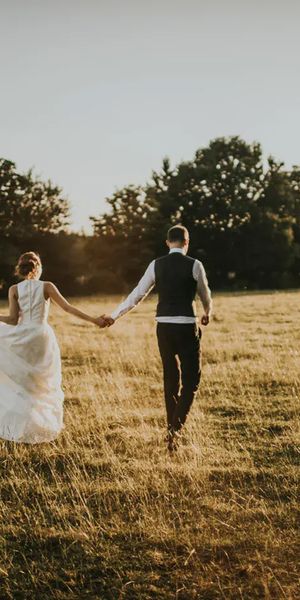 bride-and-groom-at-golden-hour-on-weekday-wedding