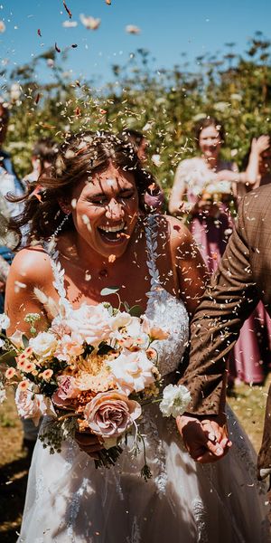 wedding confetti shot, Alexa Poppe