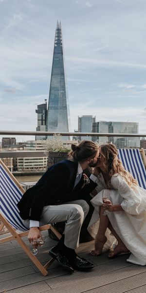 London wedding couple kiss infront of the shard by Jodiedcmitchell Photography