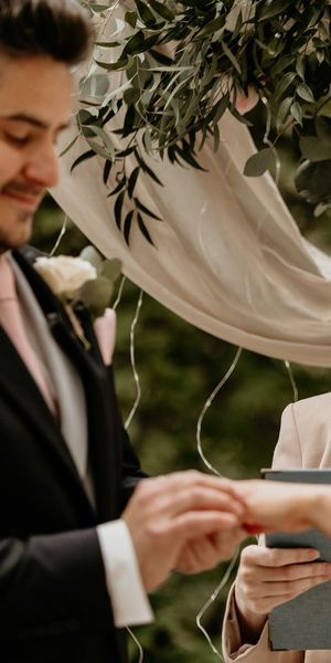 Yorkshire celebrant Rachael Bowers conducting a Greek inspired wedding ceremony in Harrogate, by Claire McClean Photography