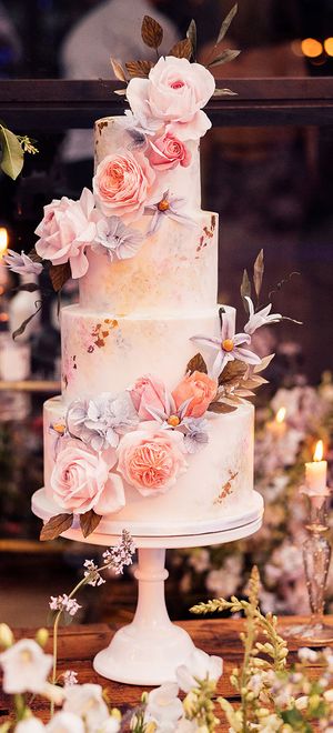 Terre Et Lune Cake Design wedding cake supplier with a day in the life.