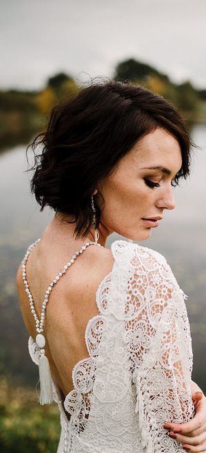 bride-with-wavy-wedding-hairstyle-for-short-hair