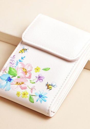 bee-floral-manicure-set-lisa-angel.jpg