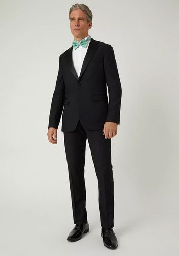 Choosing the Best Father of the Bride Suit Stylish Picks