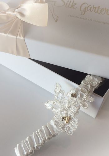 silkgarters-abigail-bridal-garter.jpg