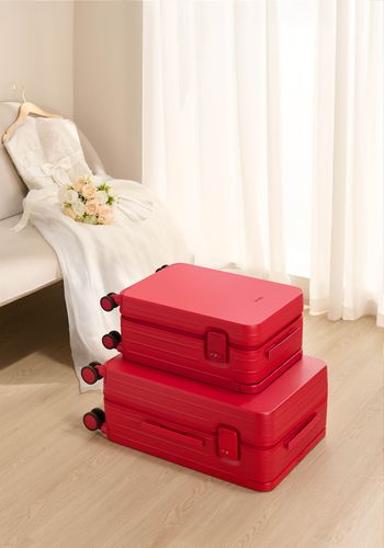 tuplus-impression-collection-suitcases-red-luggage-honeymoon.jpg