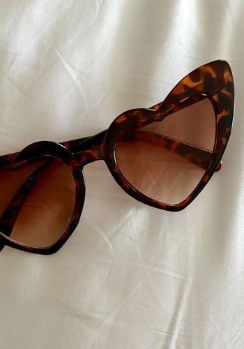 favouredlondon-tortoiseshell-heart-bridesmaid-sunglasses.jpg