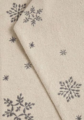 Snowflake-Table-Runner-christmas-table-decorations