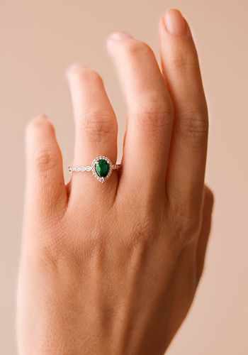 createdbrilliance-lyra-0-12ct-lab-grown-diamond-created-emerald-vintage-inspired-ring