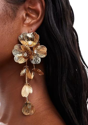 drop/ dangly earrings with 3D floral design in gold tone for white tie dress code accessories