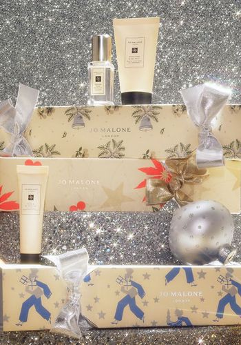  trio of fragranced minis housed within a festive beauty Christmas cracker.