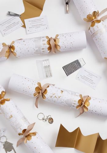 luxury, pack of 8 christmas crackers for value price in white and gold design;