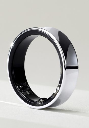 samsung galaxy wearable wellness ring in titanium silver as interesting christmas gift idea for him.