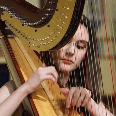 Aoife Miralles, Harpist