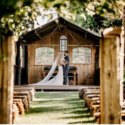 Oak Tree Barn Weddings Ltd