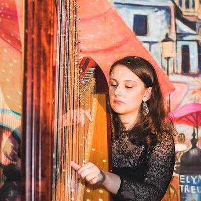 Aoife Miralles, Harpist