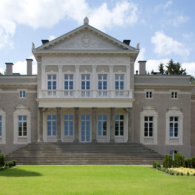 Manowce Palace