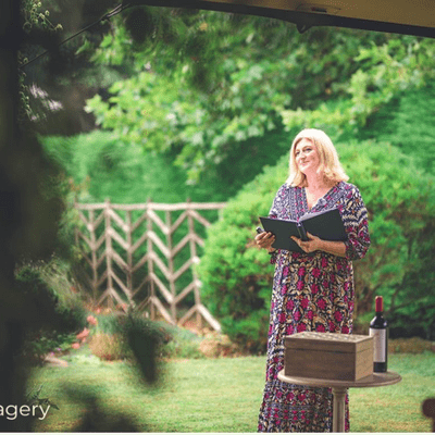 Sunflower Ceremonies : Wedding Celebrant