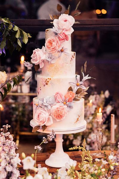 Terre Et Lune Cake Design wedding cake supplier with a day in the life.