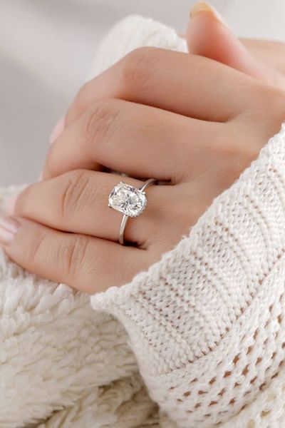 How Much to Spend on an Engagement Ring - Average Engagement Ring Cost UK 