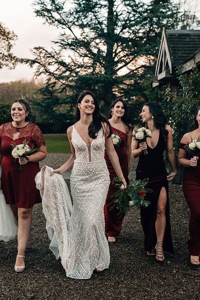 Stylish burgundy bridesmaid dresses for all season with floor-length, short, lace, sparkly and satin styles and fabrics. 