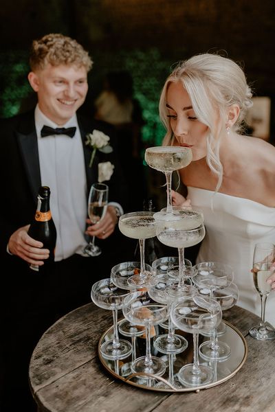 Champagne Tower wedding guide and inspiration