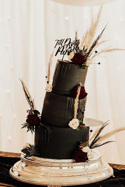 Black wedding cake for modern Gothic wedding