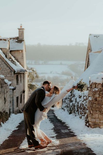 Couple marry in winter at Stroud Registry Office.