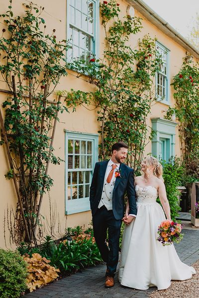 amy-tom-south-farm-wedding-with-traditional-rustic-styling