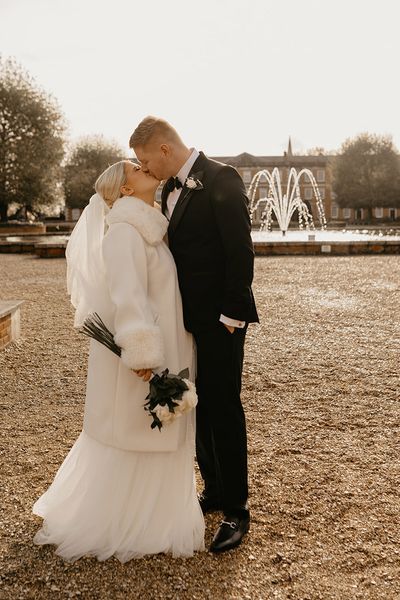 winter-registry-office-wedding-in-winchester