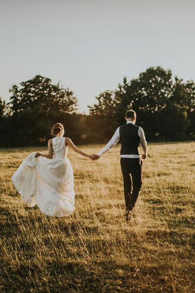 bride-and-groom-at-golden-hour-on-weekday-wedding