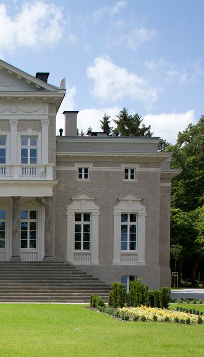 Manowce Palace