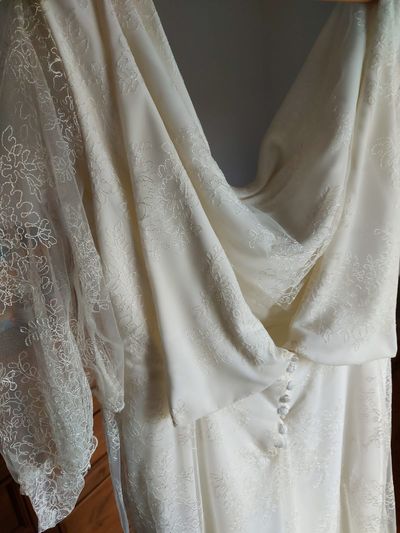 1040 aug wedding dress back