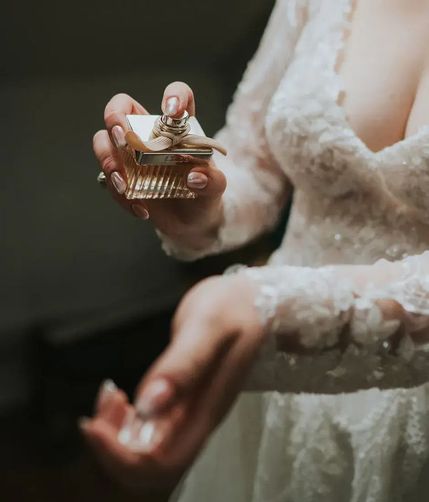 bride spraying wedding perfume