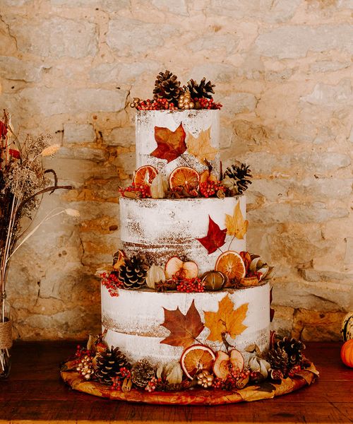 Autumn wedding cakes ideas and inspiration with autumn leaves for the fall season