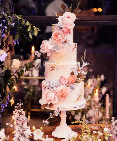 Terre Et Lune Cake Design wedding cake supplier with a day in the life.